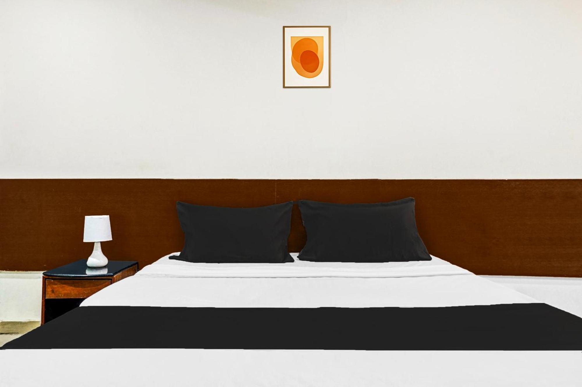 Hotel O Royal Lodge Koregaon Eksteriør bilde