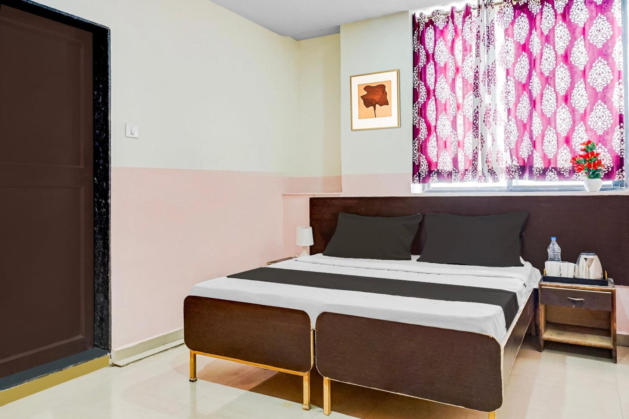 Hotel O Royal Lodge Koregaon Eksteriør bilde