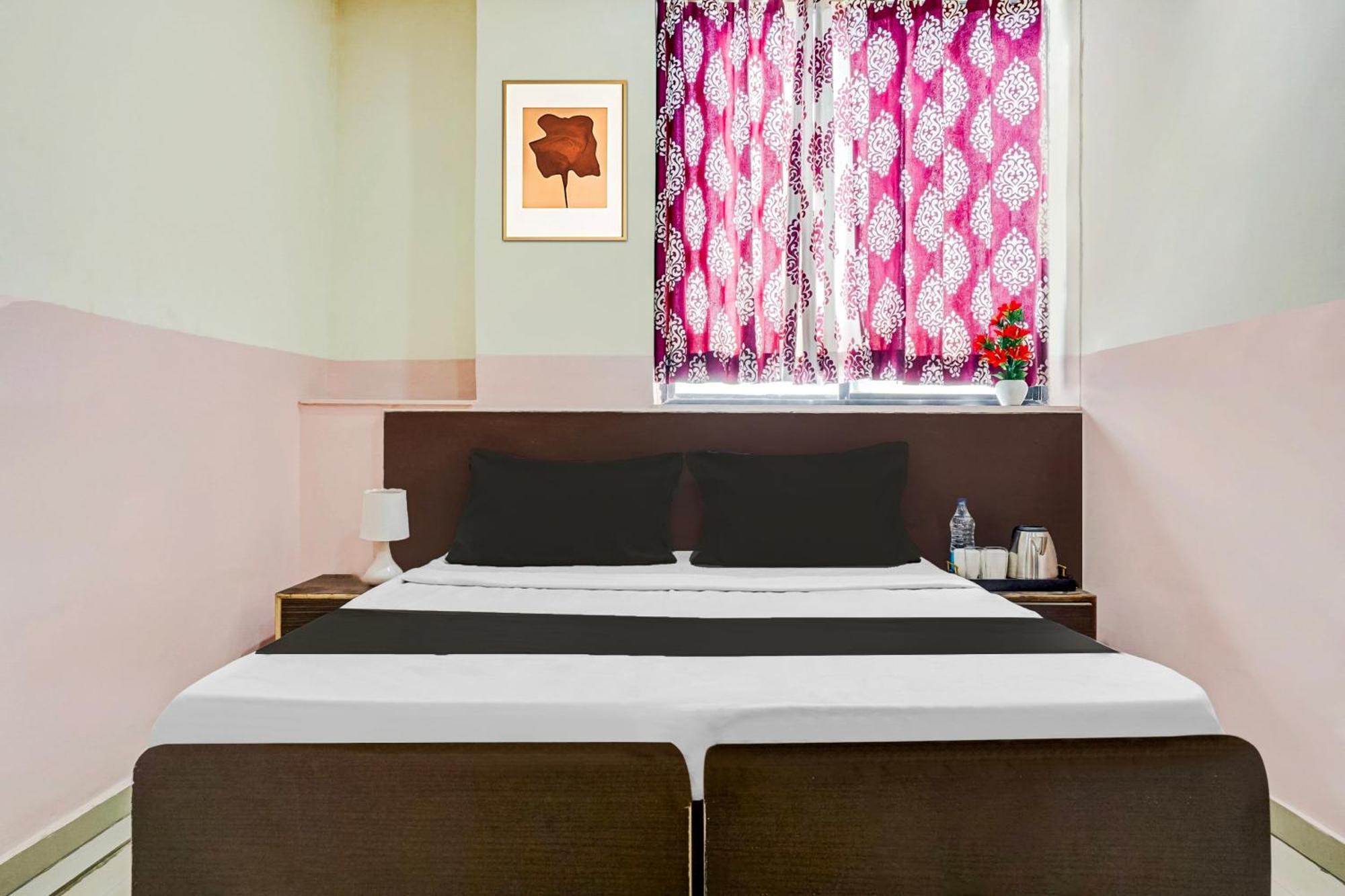 Hotel O Royal Lodge Koregaon Eksteriør bilde