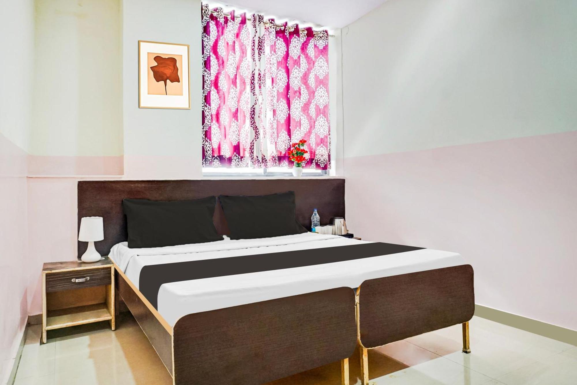 Hotel O Royal Lodge Koregaon Eksteriør bilde